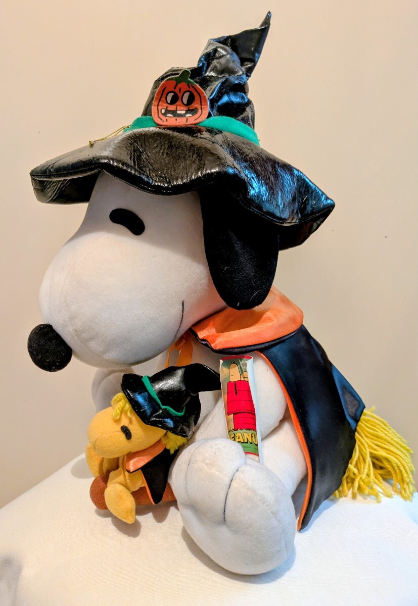 ハロウィン仮裝スヌーピーとウッドストックのぬいぐるみ 