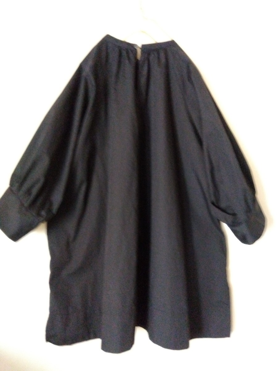 OPAQUE.CLIP チュニックブラウス　ラグランパフスリーブ　黒 サイドスリット　フロントギャザー_画像3