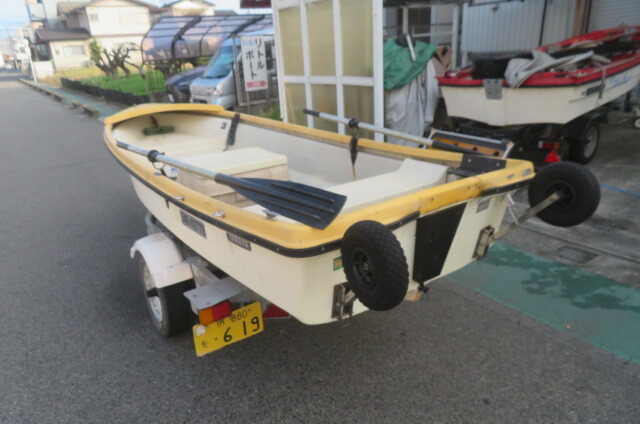ヤマハフィッシュ１２　タイヤ付きFRP艇