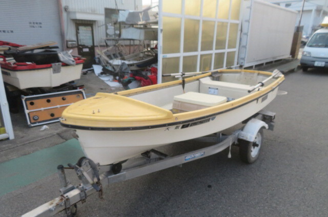ヤマハフィッシュ１２　タイヤ付きFRP艇