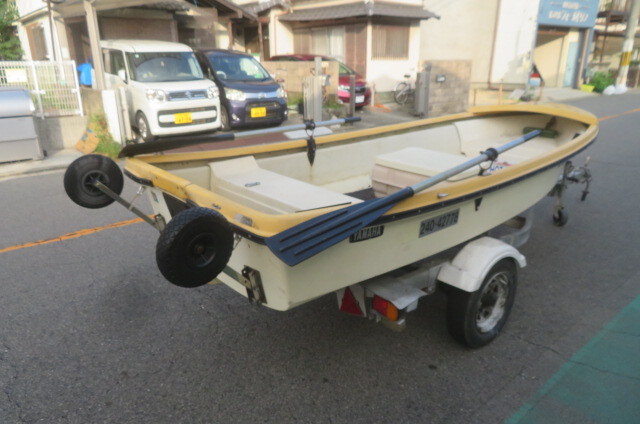ヤマハフィッシュ１２　タイヤ付きFRP艇