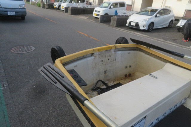 ヤマハフィッシュ１２　タイヤ付きFRP艇