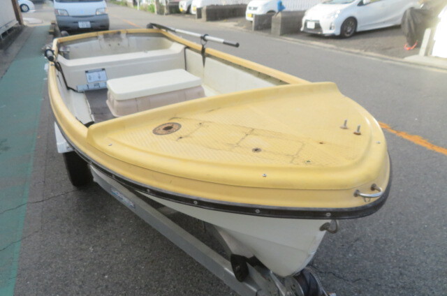 ヤマハフィッシュ１２　タイヤ付きFRP艇
