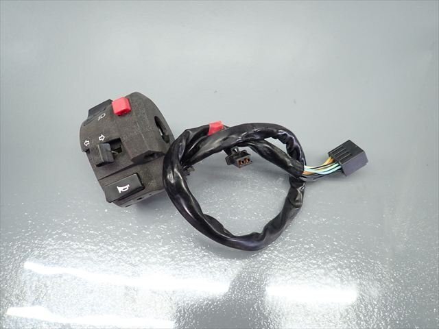 β250826-2 スズキ GSX250R LC6DN11AZ (H29年式) 純正 ハンドルスイッチ スイッチボックス 左 動作正常!破損無し！_画像1