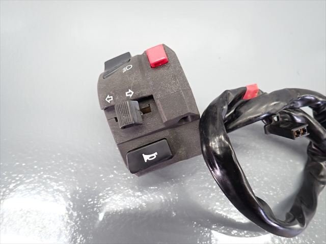 β250826-2 スズキ GSX250R LC6DN11AZ (H29年式) 純正 ハンドルスイッチ スイッチボックス 左 動作正常!破損無し！_画像2