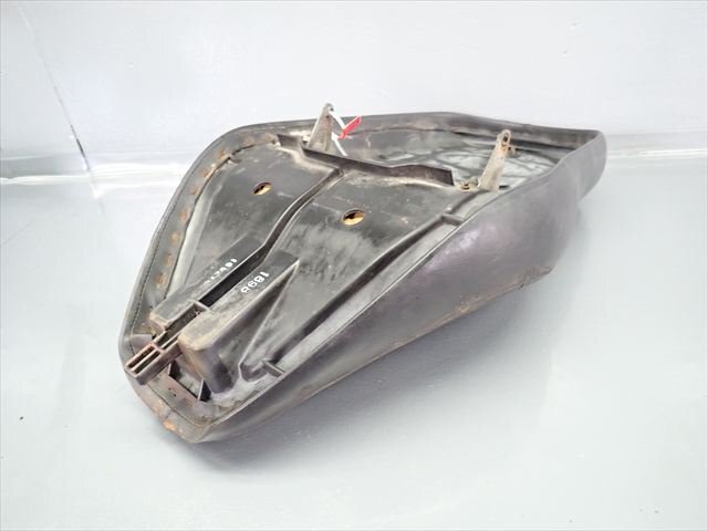 β250902-3 カワサキ バルカン400 ドリフター VN400D (H14年式) 純正 シート メインシート フロントシート 破れ無し!_画像7