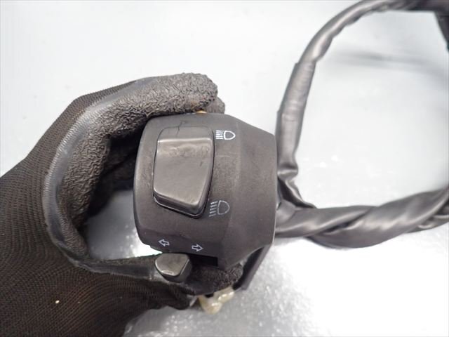 β250913-1 スズキ ジクサー SF250 GIXXER ED22B (R3年式) 純正 ハンドルスイッチ スイッチボックス 左 動作正常!破損無し！_画像3