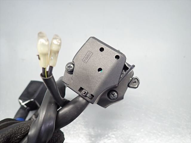 β250913-1 スズキ ジクサー SF250 GIXXER ED22B (R3年式) 純正 ハンドルスイッチ スイッチボックス 左 動作正常!破損無し！_画像5