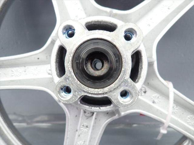 β250915-4 スズキ アドレス125 ADDRESS DT11A (H30年式) 純正 フロントホイール 振れ無 リム打ち無 タイヤ付 9分山残_画像5