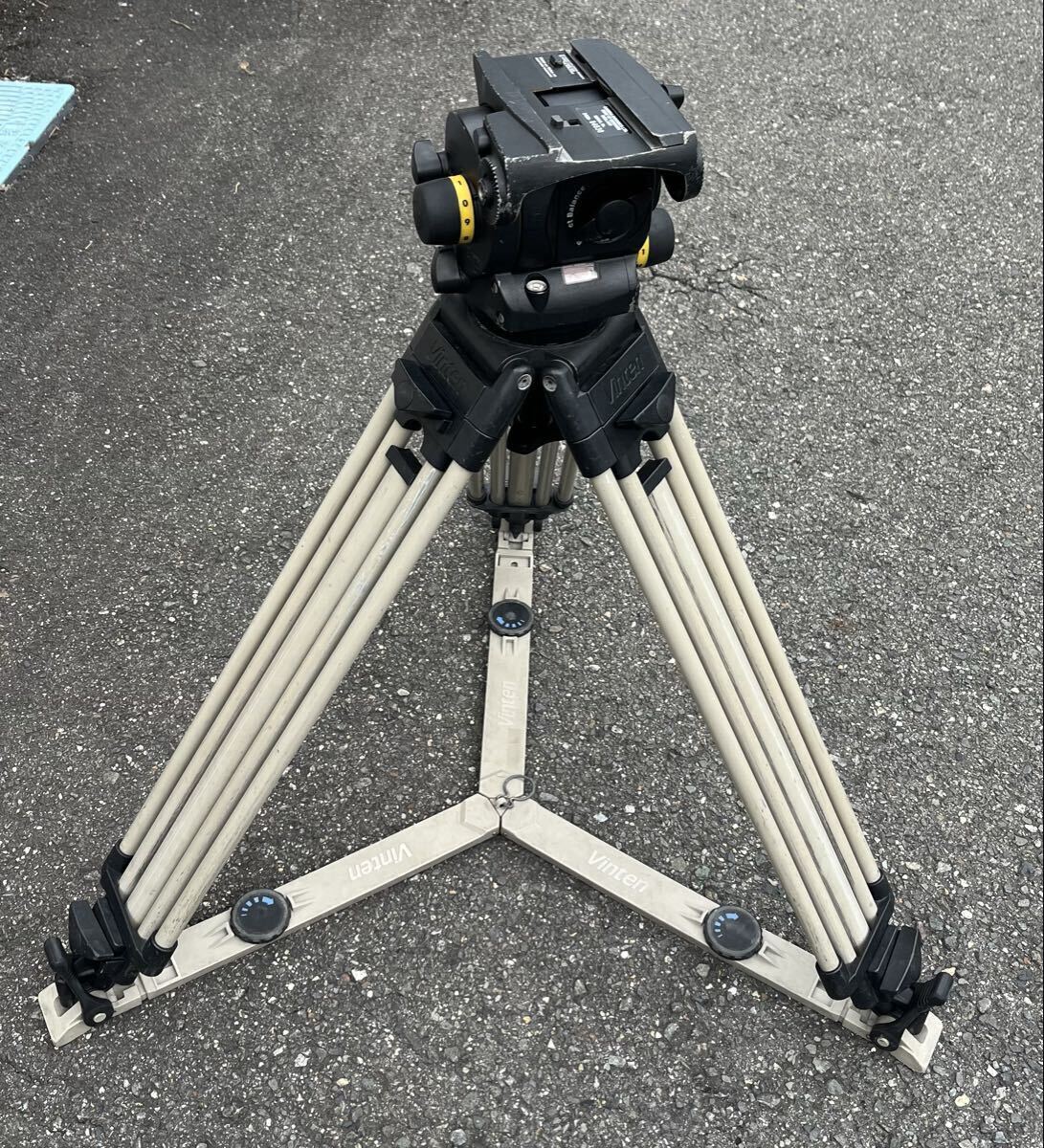 Vinten Vision 100（ヴィンテン?ヴィジョン100）は、プロフェッショナルなパン＆チルト?ヘッド＋三腳