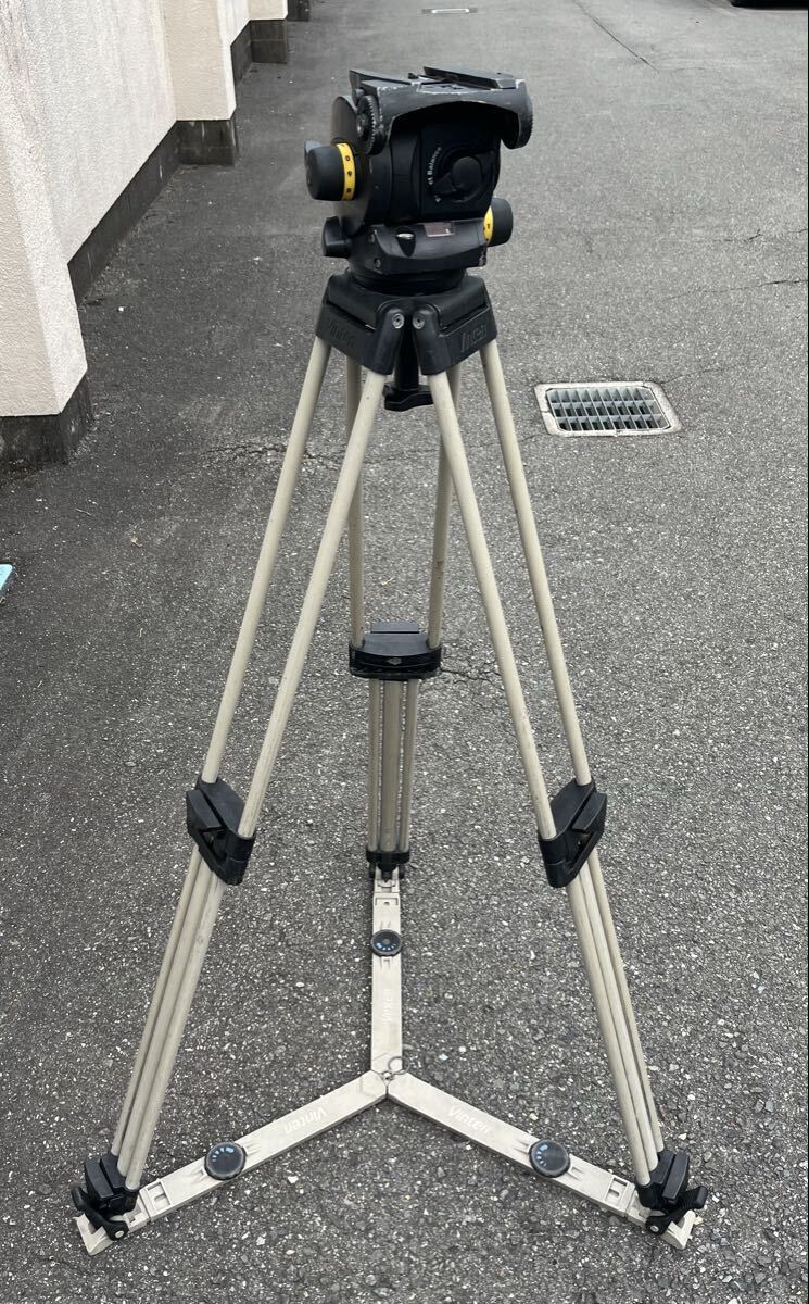 Vinten Vision 100（ヴィンテン?ヴィジョン100）は、プロフェッショナルなパン＆チルト?ヘッド＋三腳