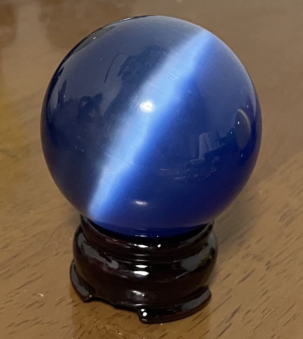 キャッツアイ 丸玉 ブルー 置物 パワーストーン 猫目石 台座付き 開運 インテリア 小物ファッション blue 幸運 ラッキー_画像1