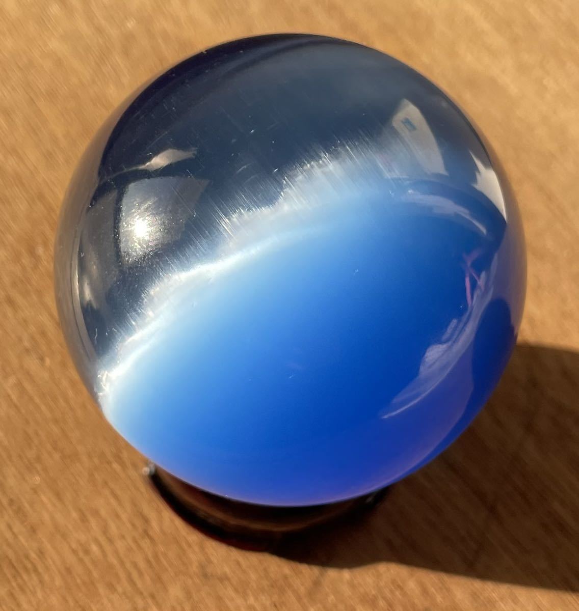キャッツアイ 丸玉 ブルー 置物 パワーストーン 猫目石 台座付き 開運 インテリア 小物ファッション blue 幸運 ラッキー_画像2