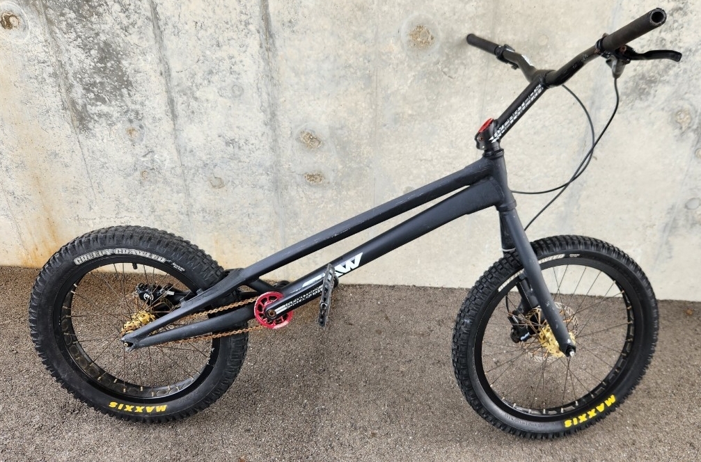 SAW　トライアル自転車　バイクトライアル　JITSIE　MAGURA