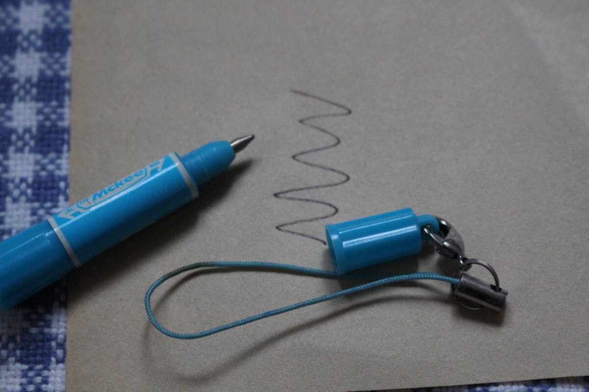 中古品 マッキー ミニチュア ストラップ付きボールペン 水色 zebra mckee ゼブラ_画像3