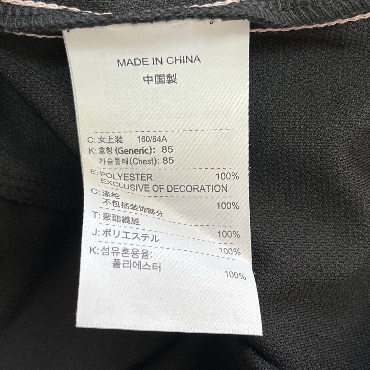 NIKE ロング丈長袖トラックジャケット　新品タグ付き　イヤホンホール　レディースMサイズ　ナイキ　ブラック黒　薄手　美ライン　吸汗速乾_画像9