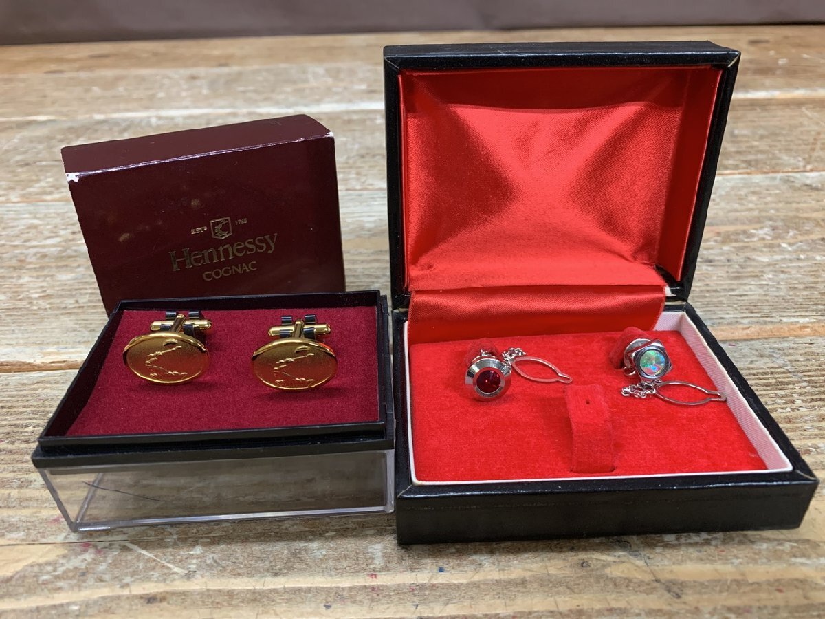 【Y8-4950】美品 カフス カフリンクス アクセサリー 記念品 ヘネシー Hennessy 年代物 箱付 他 セット 同梱可【千円市場】_画像1