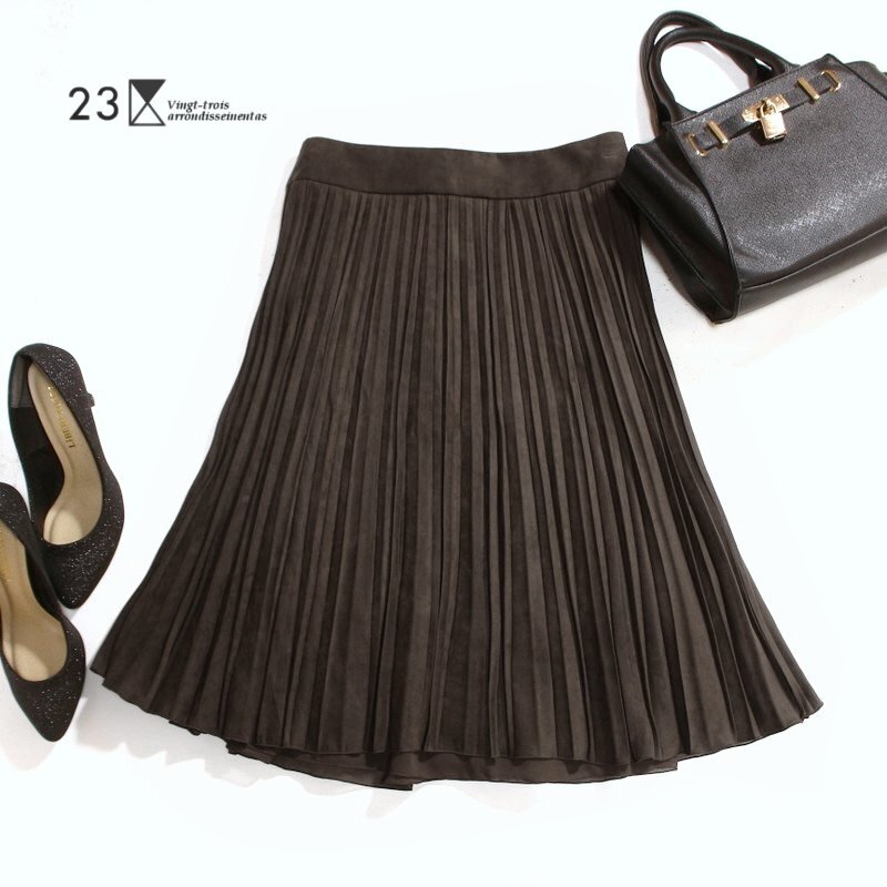 美品 23區(qū) 株) オンワード樫山 秋 冬 シワプリーツ スエードタッチ 膝下丈 スカート 11號 40 グレイッシュ ブラウン 上品 スカート レザー