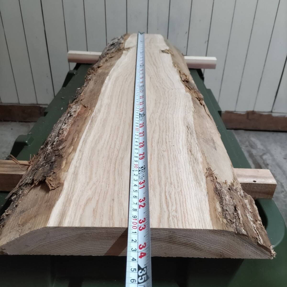 栗（F）栗の木 クリ 一枚板 長1000 幅250〜290 厚40 未乾燥 未加工 粗挽き 無垢 天然木 耳付き板 花台 天板 テーブル板 店舗看板 DIY_画像3