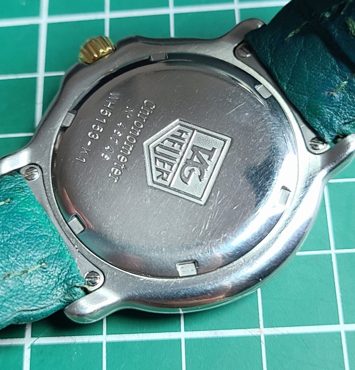 タグホイヤー　メンズ　Automatic　稼働　ジャストデイト　緑文字盤　純正ベルト　純正尾錠　金パーツ無しのためジャンク品._画像6