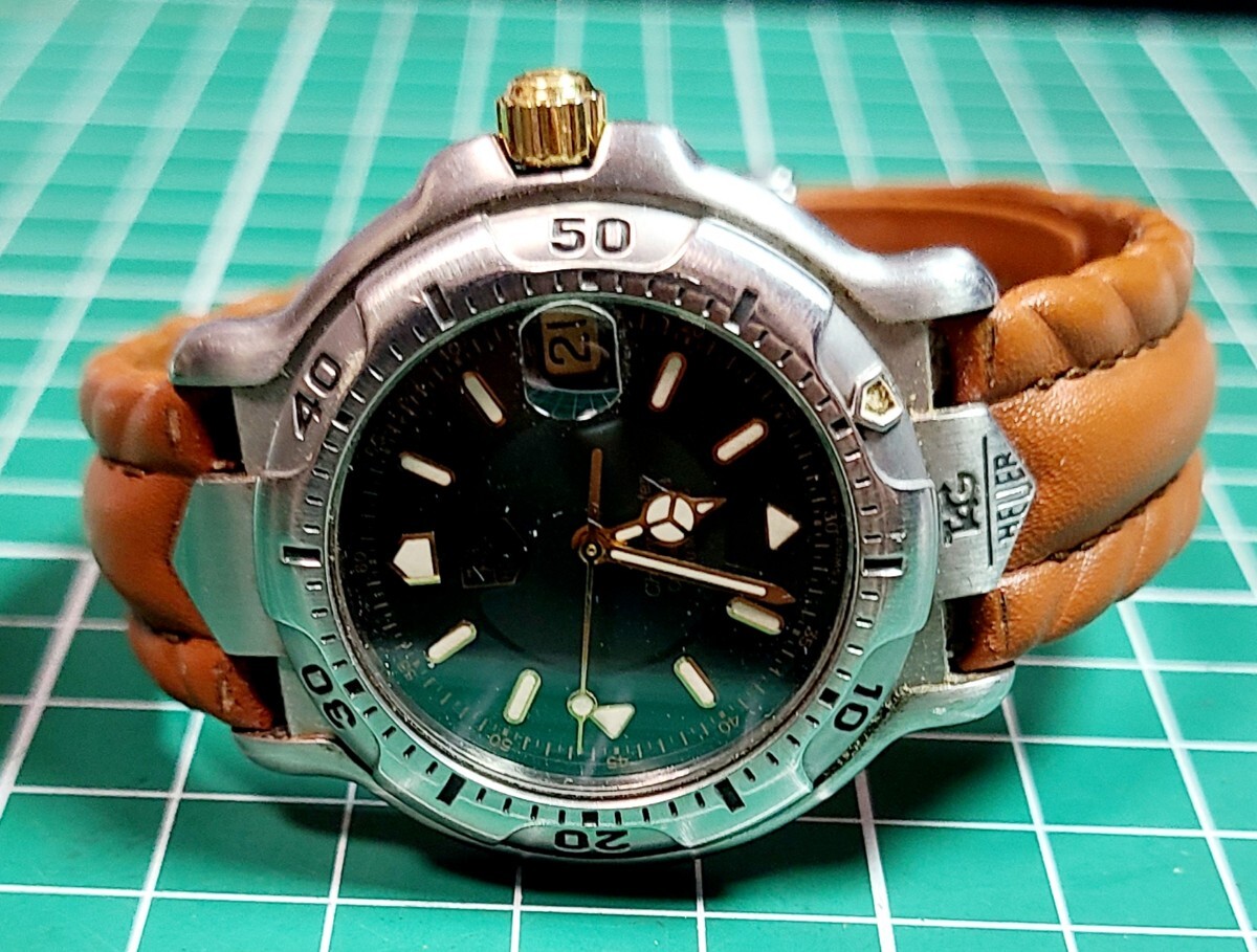 タグホイヤー　メンズ　Automatic　稼働　ジャストデイト　緑文字盤　純正尾錠　純正ベルト　金パーツ無しのためジャンク品._画像5