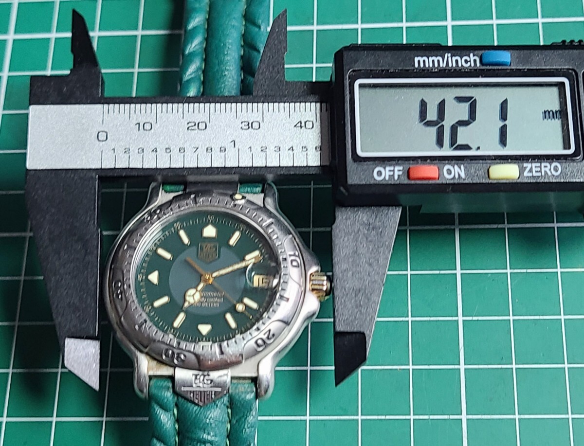 タグホイヤー　メンズ　Automatic　稼働　ジャストデイト　緑文字盤　純正ベルト　純正尾錠　金パーツ無しのためジャンク品._画像10