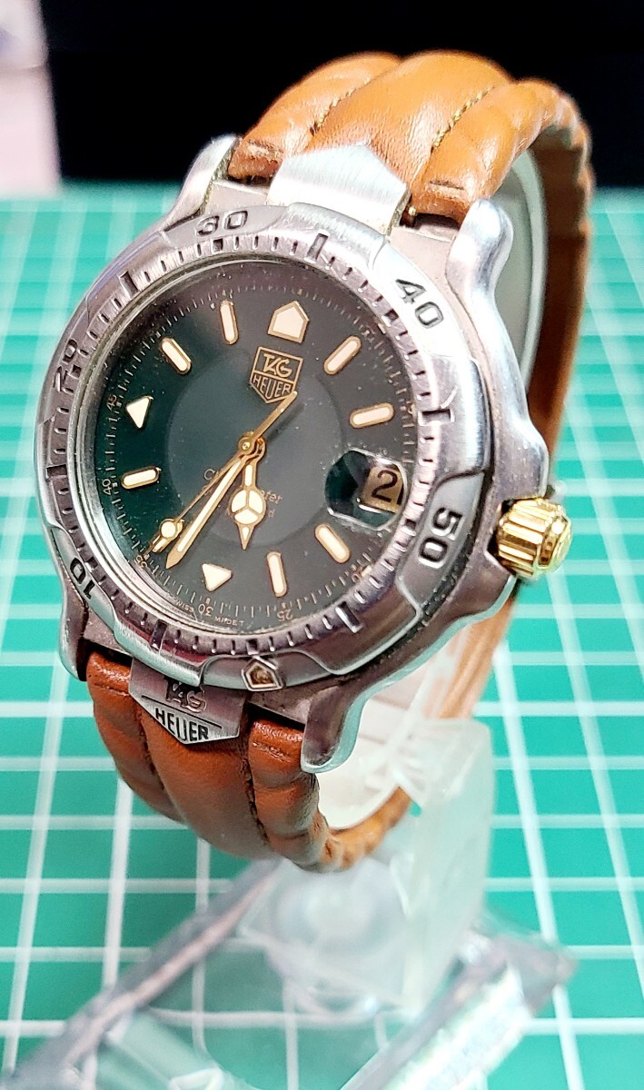 タグホイヤー　メンズ　Automatic　稼働　ジャストデイト　緑文字盤　純正尾錠　純正ベルト　金パーツ無しのためジャンク品._画像3