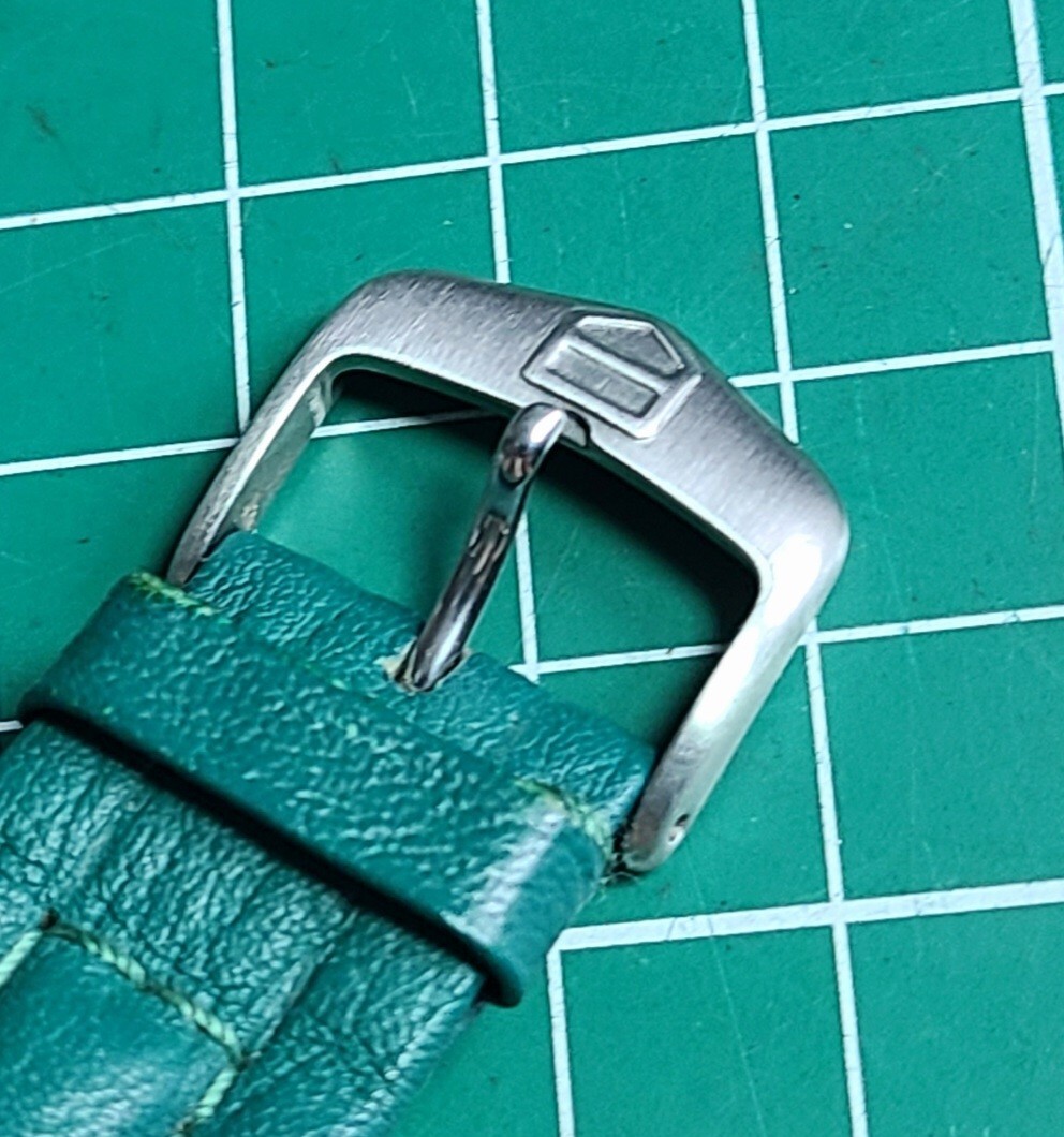 タグホイヤー　メンズ　Automatic　稼働　ジャストデイト　緑文字盤　純正ベルト　純正尾錠　金パーツ無しのためジャンク品._画像8