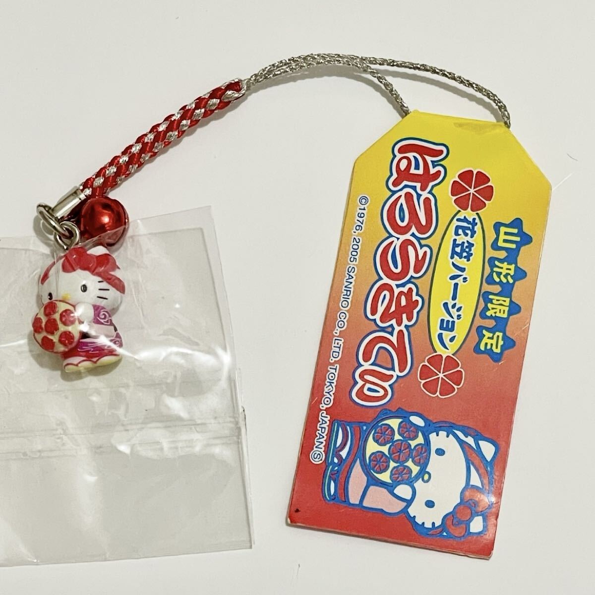 未使用 サンリオ ご当地 山形限定 ハローキティ 花笠 フィギュア マスコット 根付け 紙タグ付き 2005 ストラップ お祭り_画像2