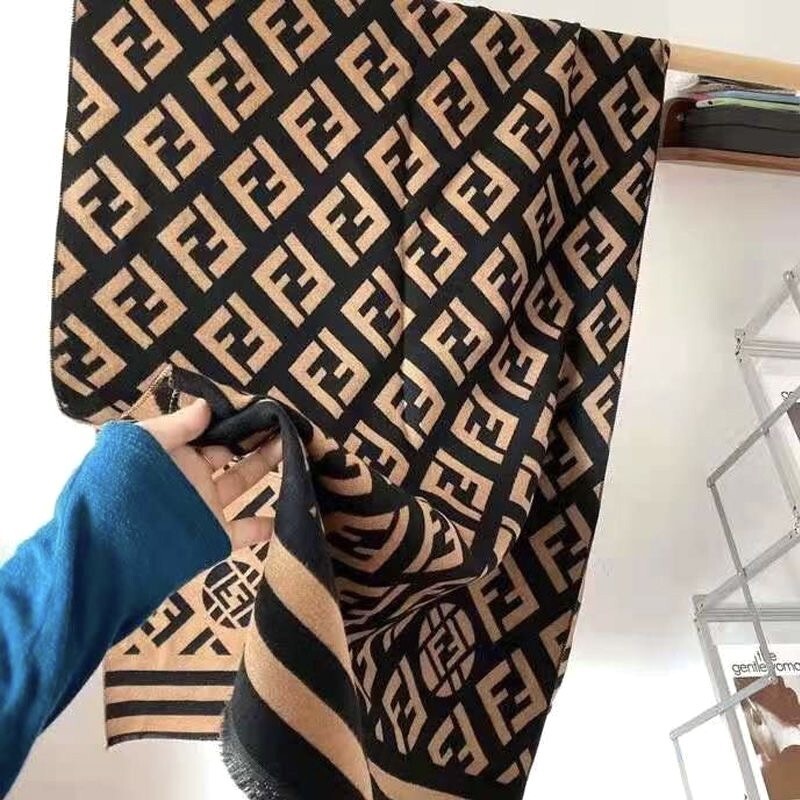 韓国ファッション　新品 ロゴ 黒　ブラウン ショール スカーフ マフラー ストール もふもふ　カシミヤタッチ　レディース　暖かい_画像3