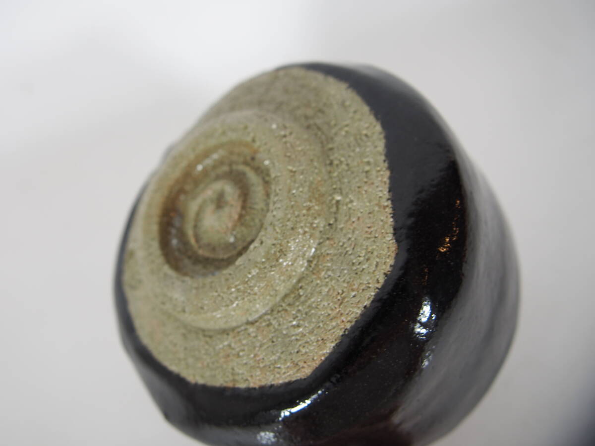 春峰銘　　黒楽　　波の絵　　抹茶茶碗　　在銘　　　　茶道具　　25　919－49