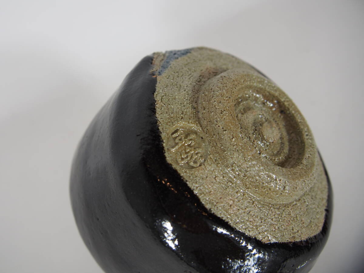 春峰銘　　黒楽　　波の絵　　抹茶茶碗　　在銘　　　　茶道具　　25　919－49