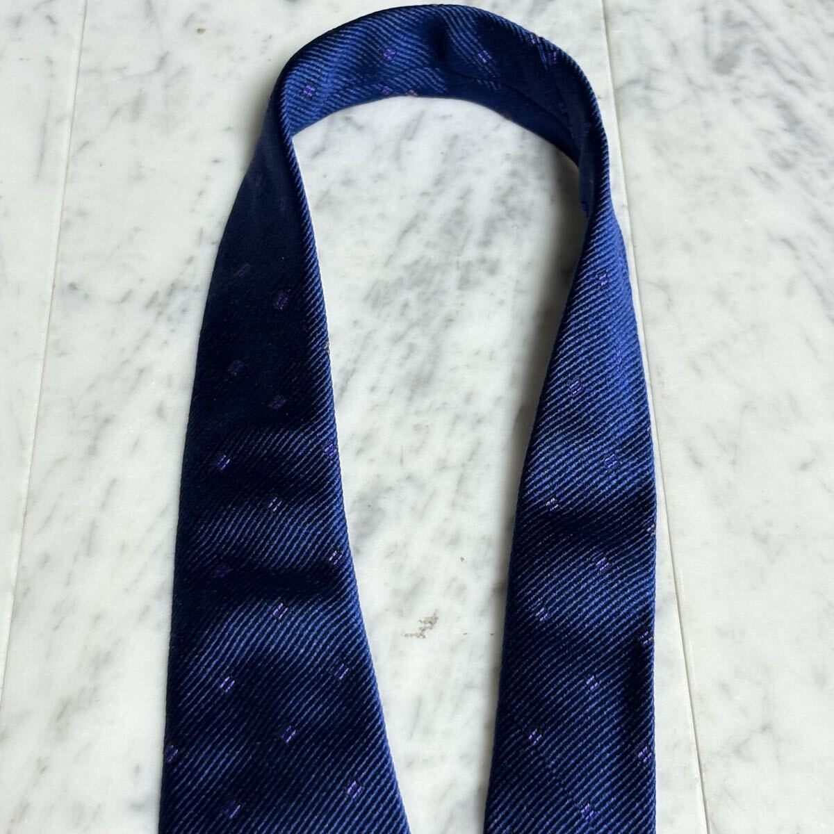 【美品】 999円～ Arthur & fox ネクタイ ネイビー ストライプ 光沢 総柄 (B8)_画像3