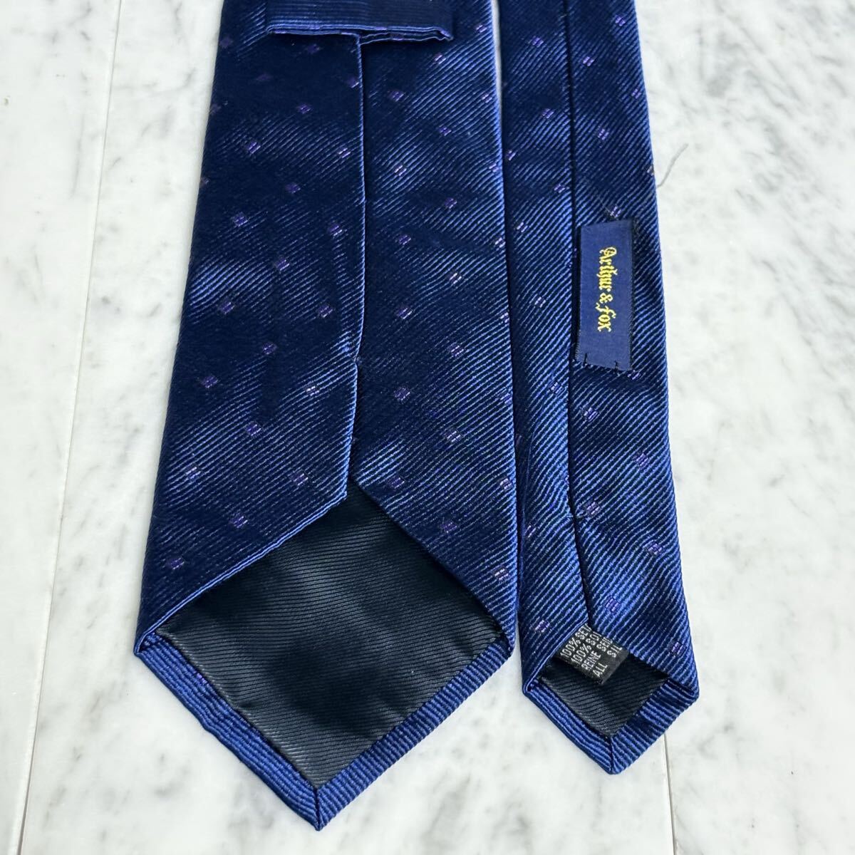 【美品】 999円～ Arthur & fox ネクタイ ネイビー ストライプ 光沢 総柄 (B8)_画像4
