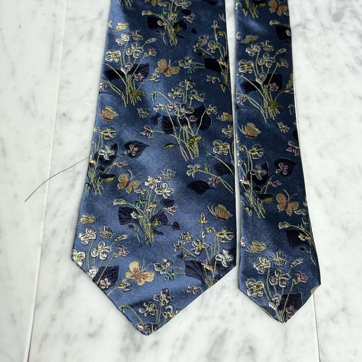 999円～ 銀座 田屋 ネクタイ ネイビー ボタニカル柄 マルチカラー 光沢 (B2)_画像2