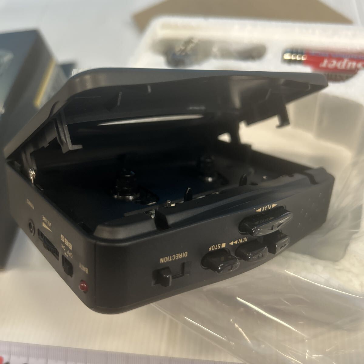 CASIO オートリバースヘッドホンステレオ　AS-140 BASS BOOST 未使用品　元箱入り　カセットプレーヤー　アンティーク　超希少　BBS