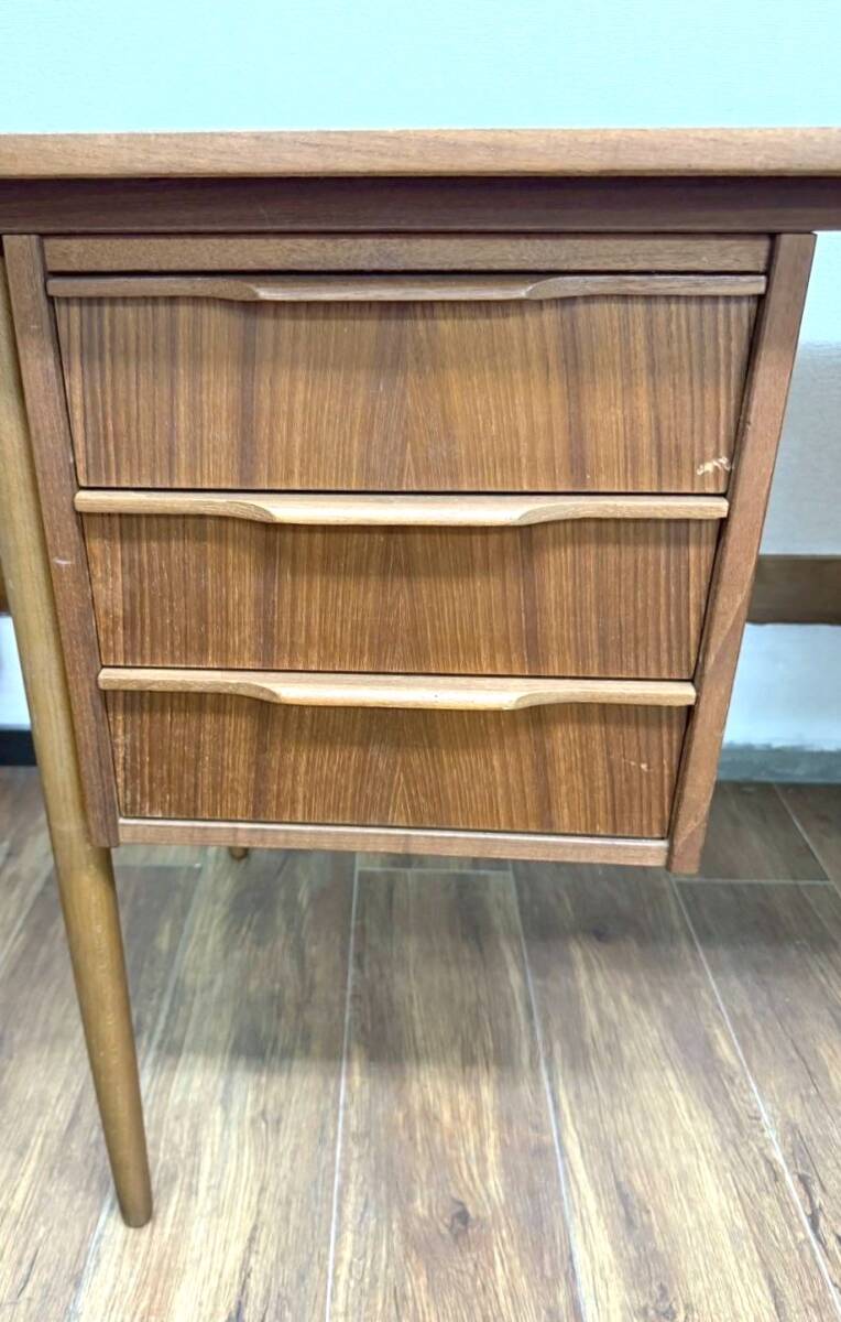 ○[デンマーク製 ミッドセンチュリー] Ejsing Mobelfabrik デスク 机 家具 北欧 ヴィンテージ 天然木 ビンテージ モダン 書斎 引き出し6個_画像3