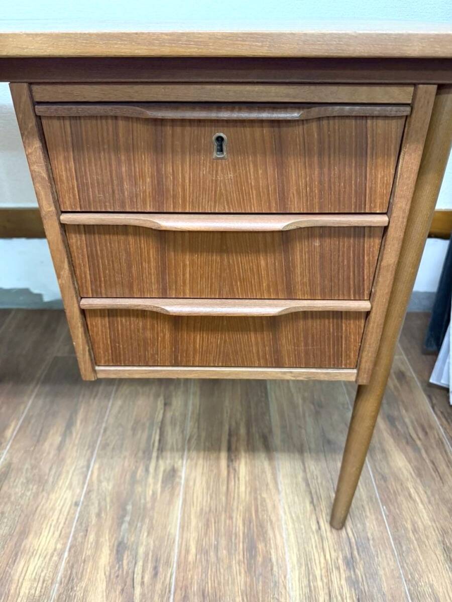 ○[デンマーク製 ミッドセンチュリー] Ejsing Mobelfabrik デスク 机 家具 北欧 ヴィンテージ 天然木 ビンテージ モダン 書斎 引き出し6個_画像4