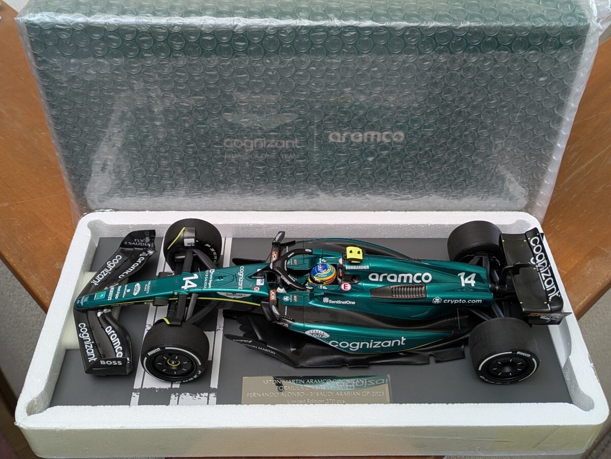 ☆新品美品！PMA 1/18 ASTON MARTIN ARAMCO COGNIZANT FORMULA ONE TEAM AMR23 サウジアラビア GP 2023 #14 F.ALONSO 3rd PLACE ☆_画像2