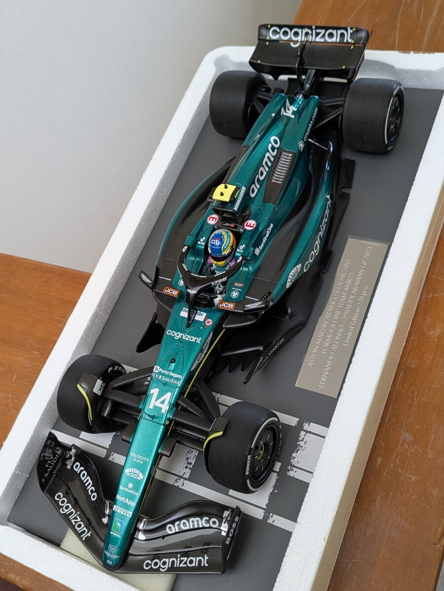 ☆新品美品！PMA 1/18 ASTON MARTIN ARAMCO COGNIZANT FORMULA ONE TEAM AMR23 サウジアラビア GP 2023 #14 F.ALONSO 3rd PLACE ☆_画像1