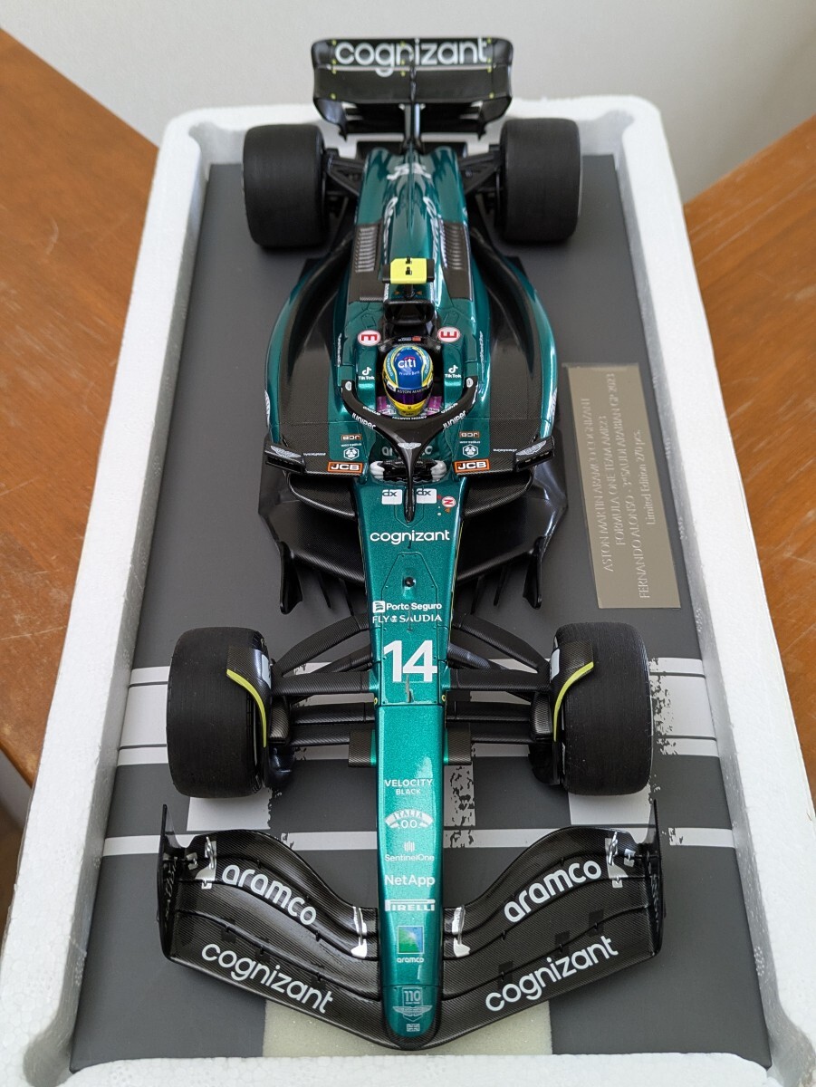 ☆新品美品！PMA 1/18 ASTON MARTIN ARAMCO COGNIZANT FORMULA ONE TEAM AMR23 サウジアラビア GP 2023 #14 F.ALONSO 3rd PLACE ☆_画像6