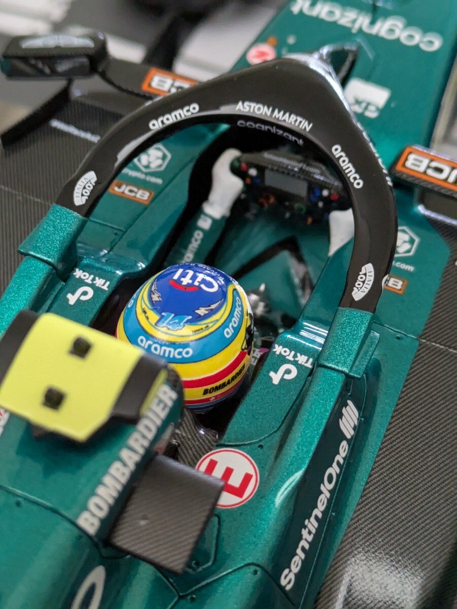 ☆新品美品！PMA 1/18 ASTON MARTIN ARAMCO COGNIZANT FORMULA ONE TEAM AMR23 サウジアラビア GP 2023 #14 F.ALONSO 3rd PLACE ☆_画像9