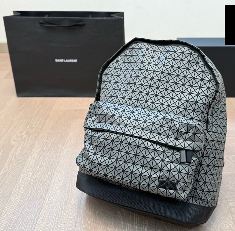 ！！専用！！　ISSEY MIYAKE イッセイミヤケ　TOシリーズ ISSEY MIYAKE 2025年春夏コレクション | パリ | 画像47枚 - FASHIONSNAP