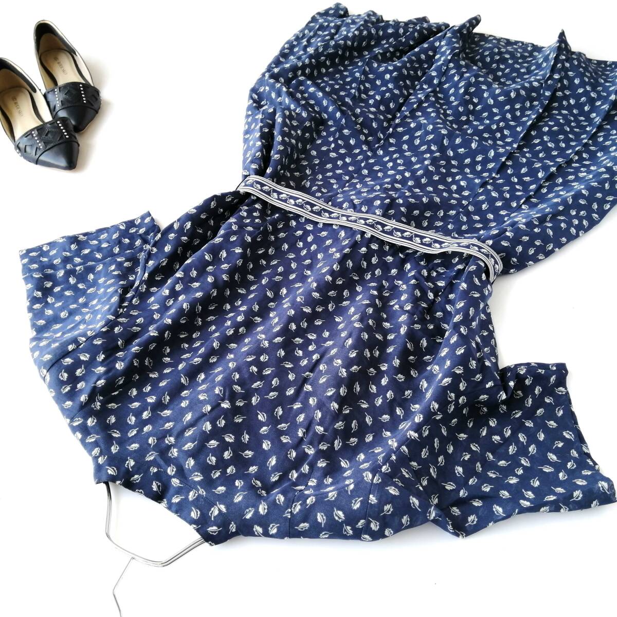 レディース♪半袖ワンピース Mサイズ 総柄 葉っぱ柄 ベルト付き 昭和レトロ ひざ丈 ネイビー 250924nj【4点同梱で送料無料】_画像5