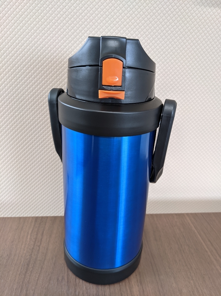 水筒 ジャグ 大容量 ２L ステンレス メタリックブルー 保冷 持ちやすく 飲みやすい 直飲み スポーツ スポーツ観戦_画像2