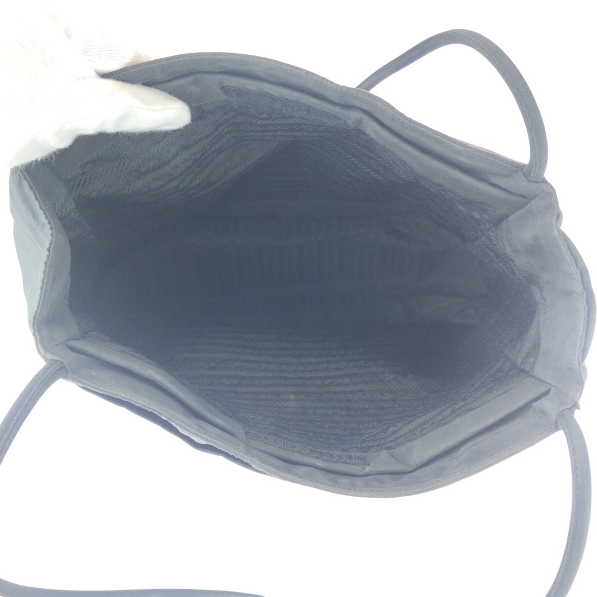 PRADA Prada te Hsu to треугольник Logo plate черный чёрный серебряный металлические принадлежности нейлон большая сумка сумка на плечо женский 504475