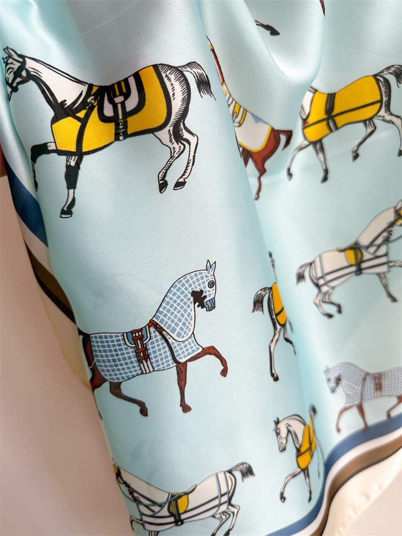 【C-238】新品 レディース 正方形70cm スカーフ巻き方 首元 おしゃれ 飾り 春夏 シルク調 ストールバックスカーフ_画像4