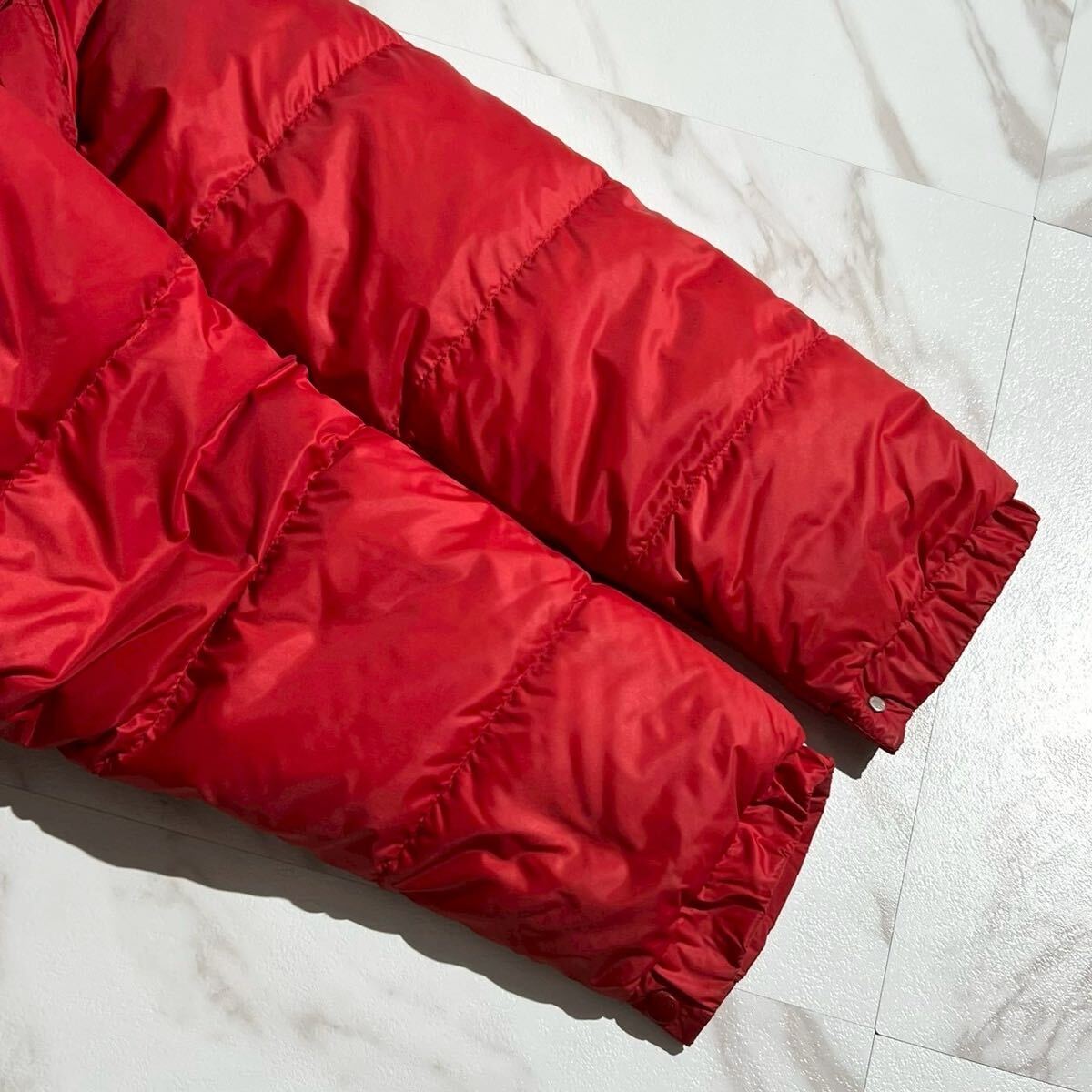 美品/XXL相當(dāng)●MONCLER モンクレール ダウンジャケット カラコラム 刻印ボタン フード取り外し可能 アニメタグ ロゴワッペン 赤 レッド