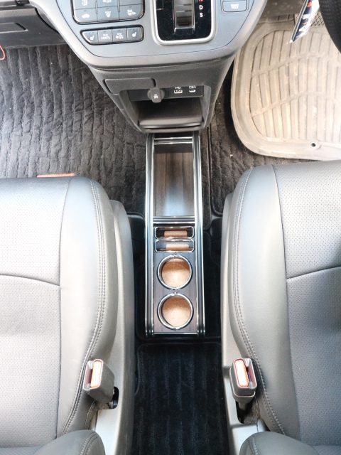 22色から選べる フロントセンターカップホルダー　RP6系ステップワゴン（22/5～）_画像3