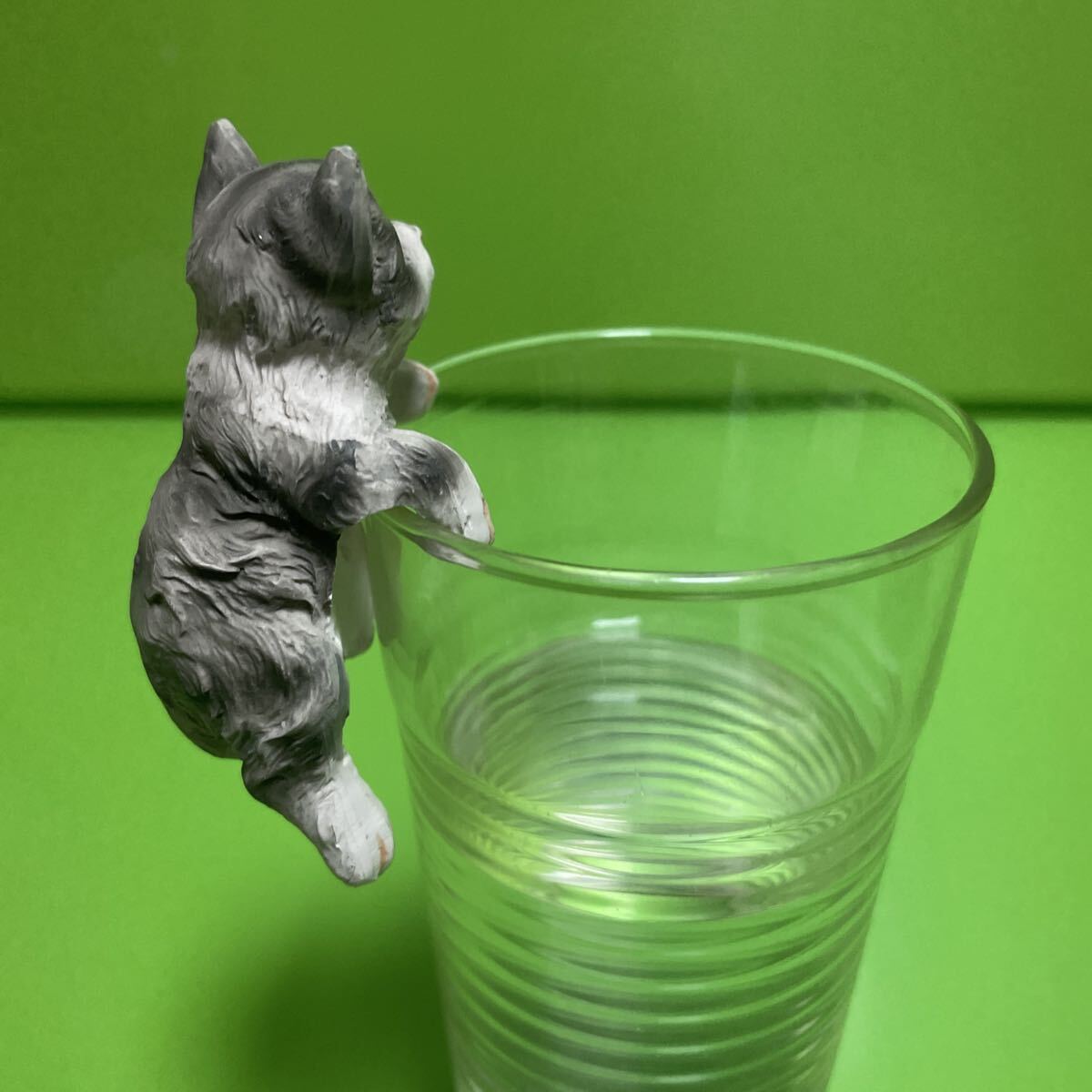 グラス コップのフチに乗る猫 置物【定形外送料140円】フチネコ オブジェ B_画像3